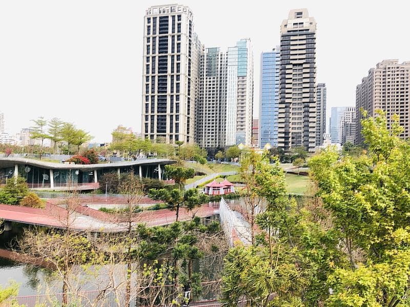 台中市七期重劃區是傳統的高總價住宅區。圖為七期內的秋紅谷公園。